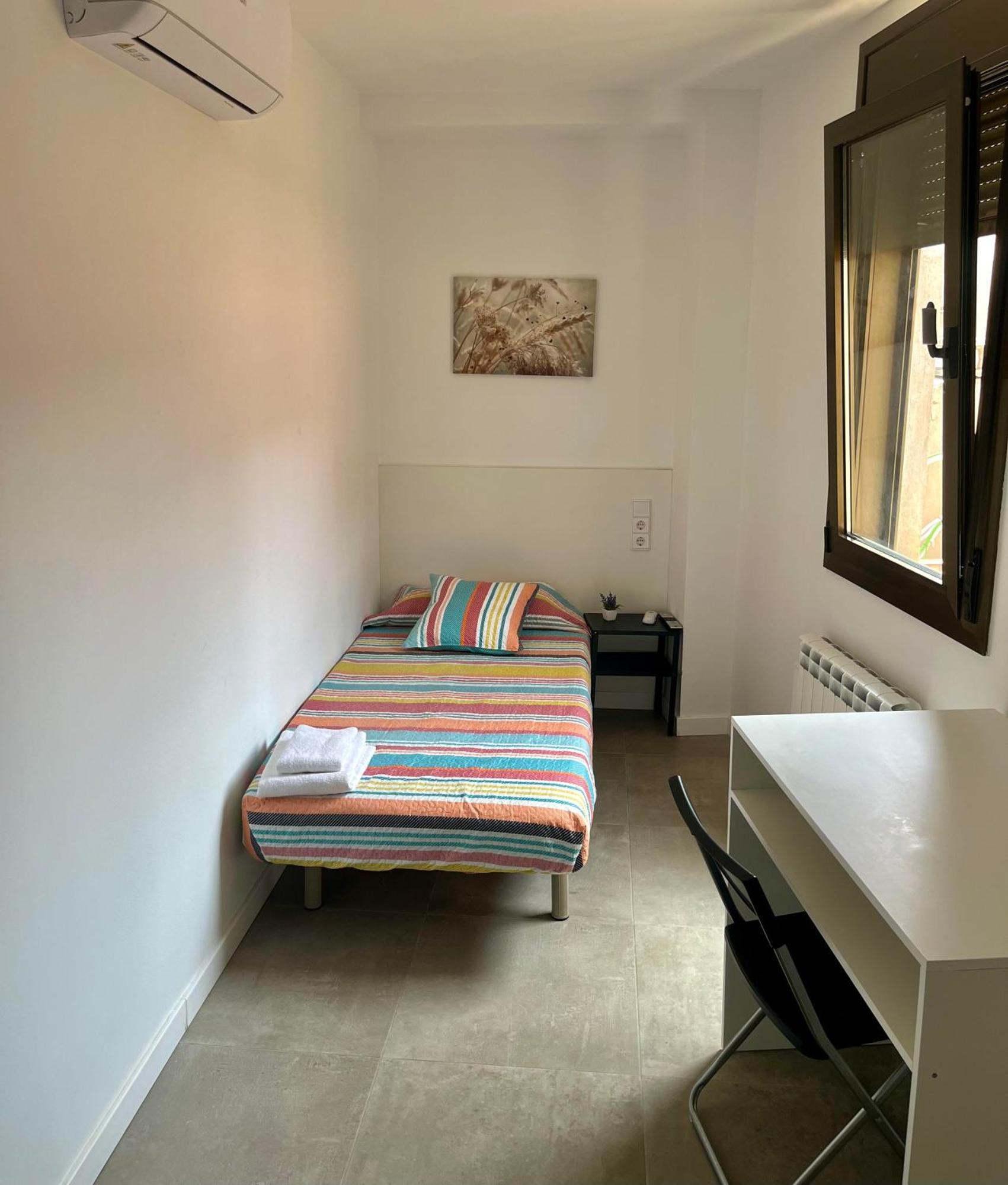 Hostal La Masia 만레사 외부 사진