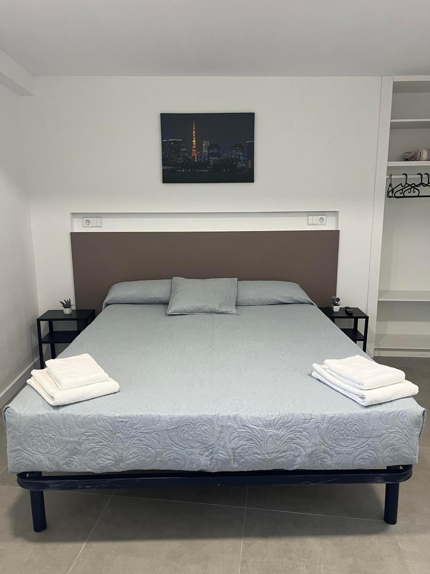 Hostal La Masia 만레사 외부 사진