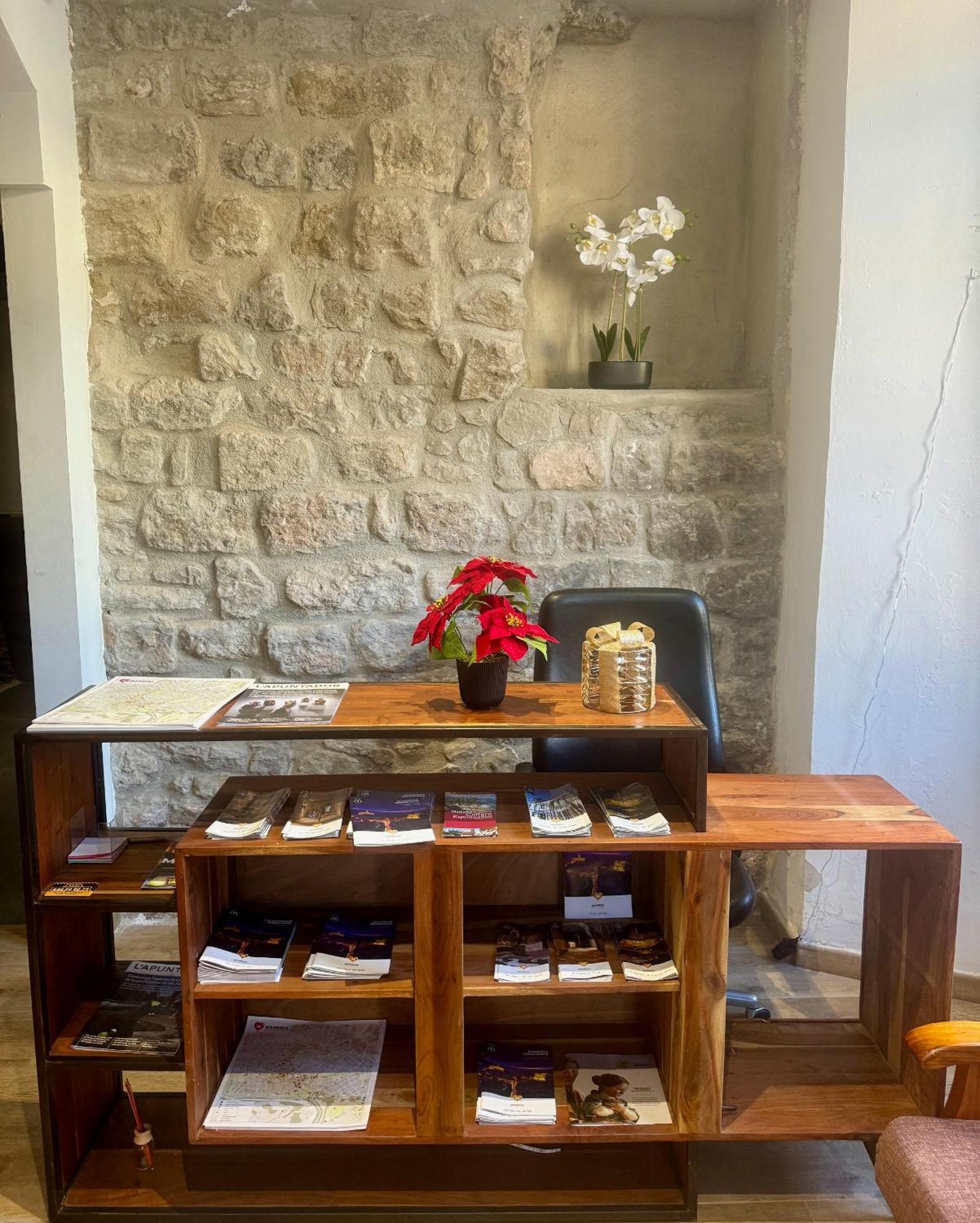 Hostal La Masia 만레사 외부 사진