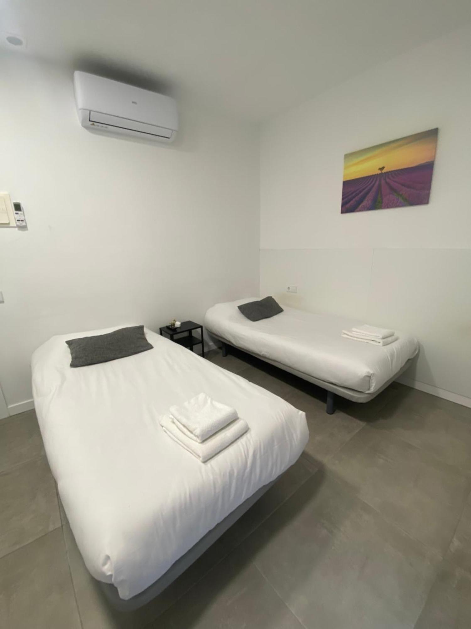 Hostal La Masia 만레사 외부 사진