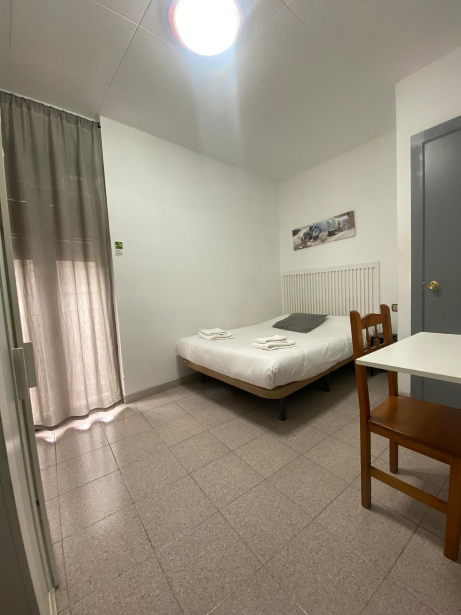 Hostal La Masia 만레사 외부 사진