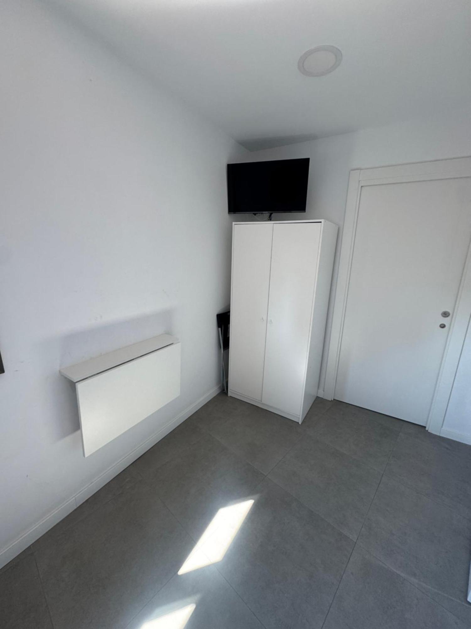 Hostal La Masia 만레사 외부 사진