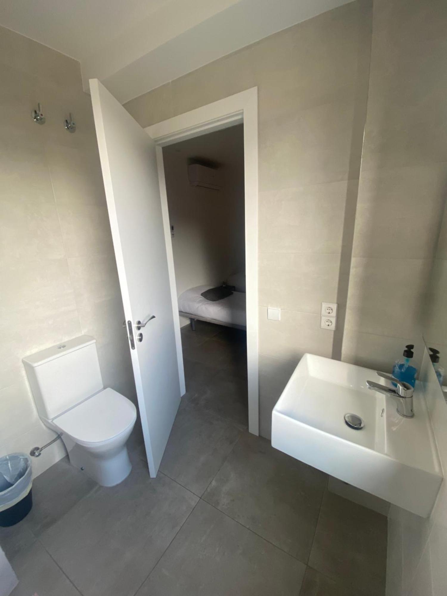 Hostal La Masia 만레사 외부 사진